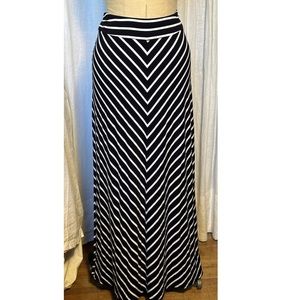 Liz Claiborne Womens Blk/White Striped Jersey Long Skirt (Sz S)